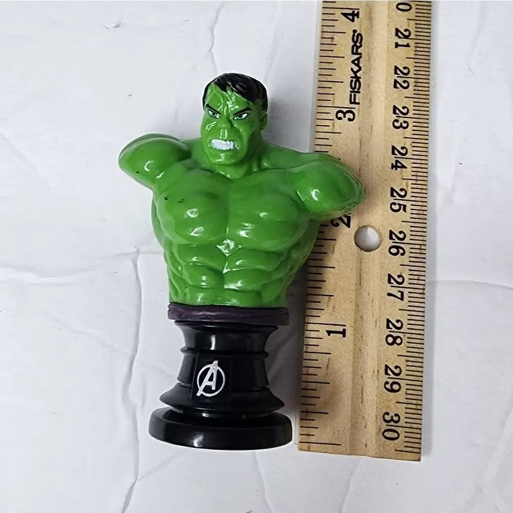 Marvel  Avengers Incredible Hulk Mini Bust  Paper Weight Figure Loose